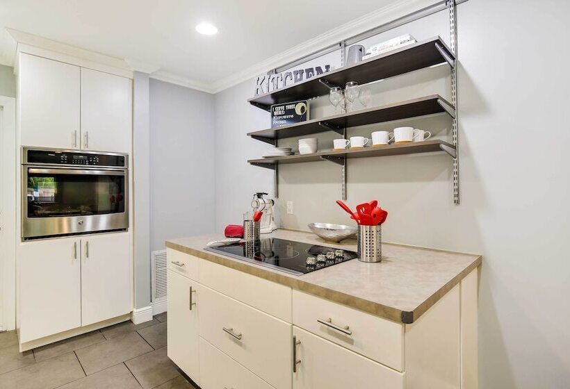 Pet Friendly Paradise W/ Pool ~ 6 Mi To Beach!