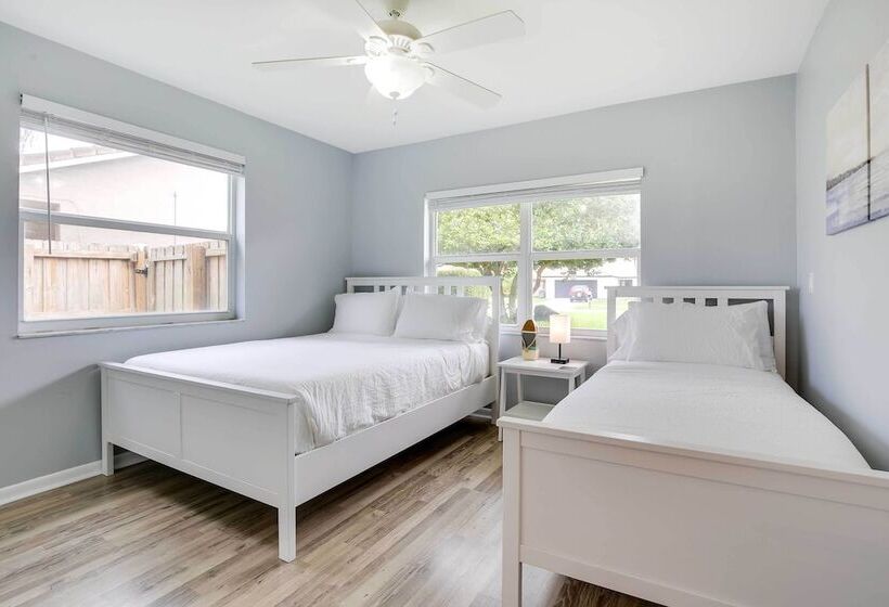 Pet Friendly Paradise W/ Pool ~ 6 Mi To Beach!