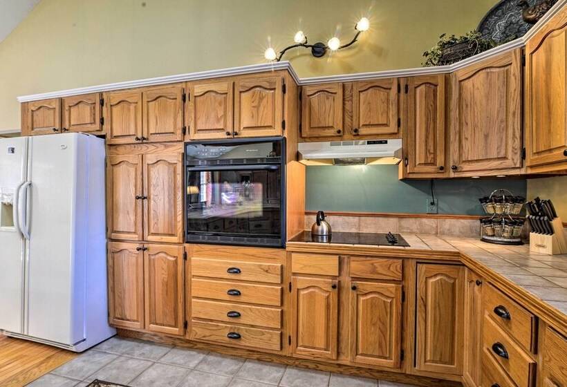 Private Family Home W/ Deck, Porch + Forest Views!