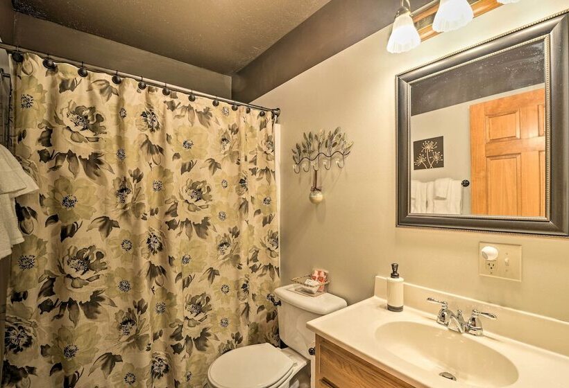 Private Family Home W/ Deck, Porch + Forest Views!