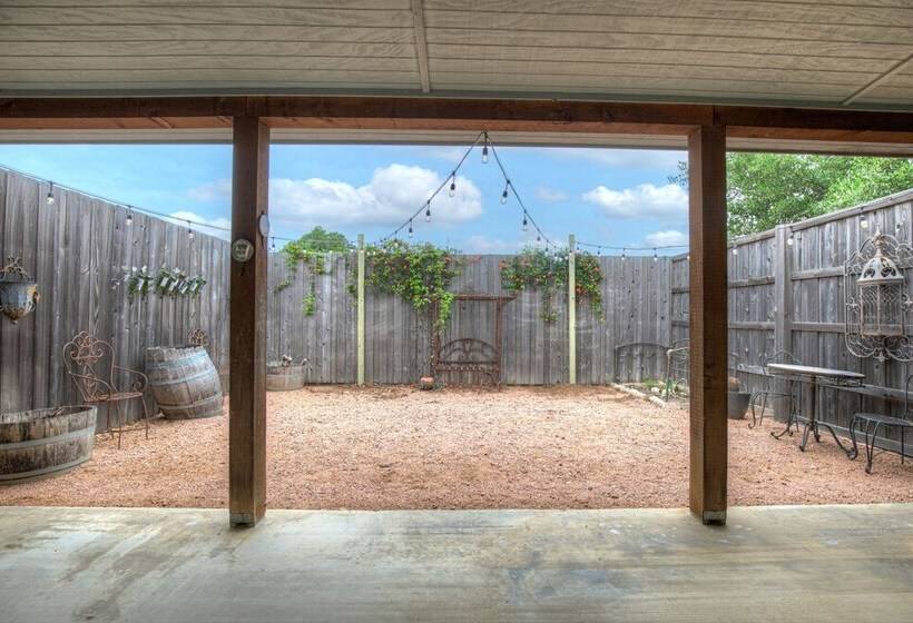 Private Luxury Retreat With Hot Tub 10mins To Fred!