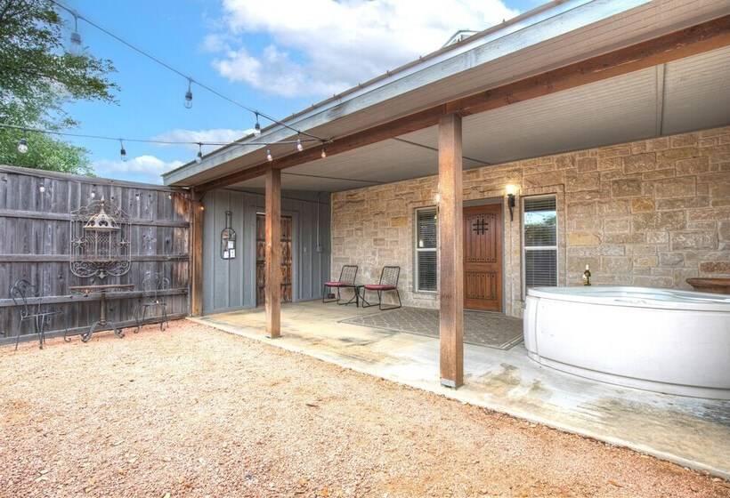 Private Luxury Retreat With Hot Tub 10mins To Fred!