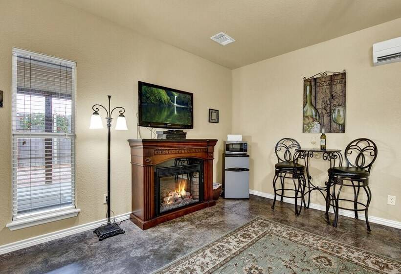 Private Luxury Retreat With Hot Tub 10mins To Fred!