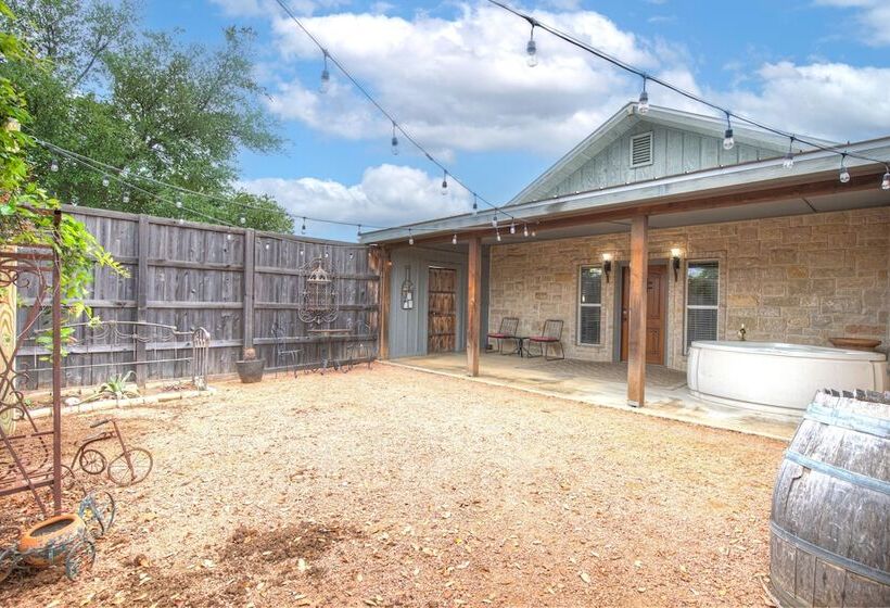 Private Luxury Retreat With Hot Tub 10mins To Fred!