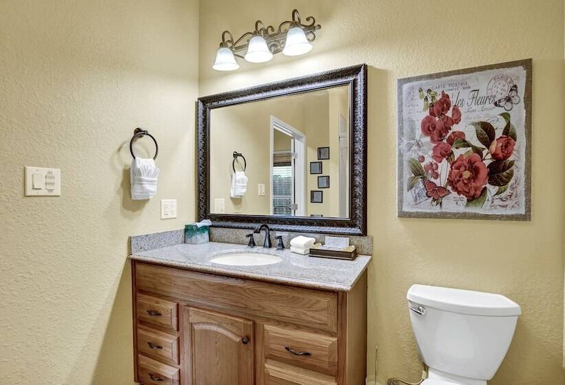 Private Luxury Retreat With Hot Tub 10mins To Fred!