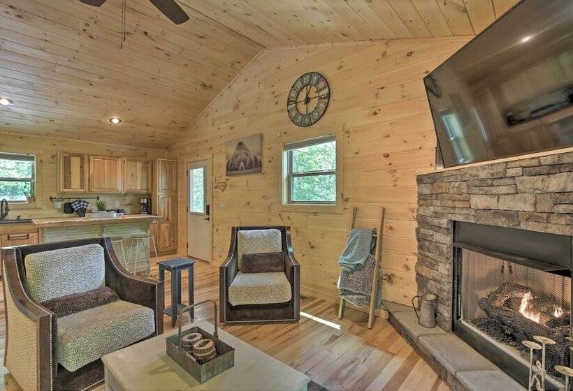 Private Hot Tub & Ev Charger: Cozy Murphy Cabin!