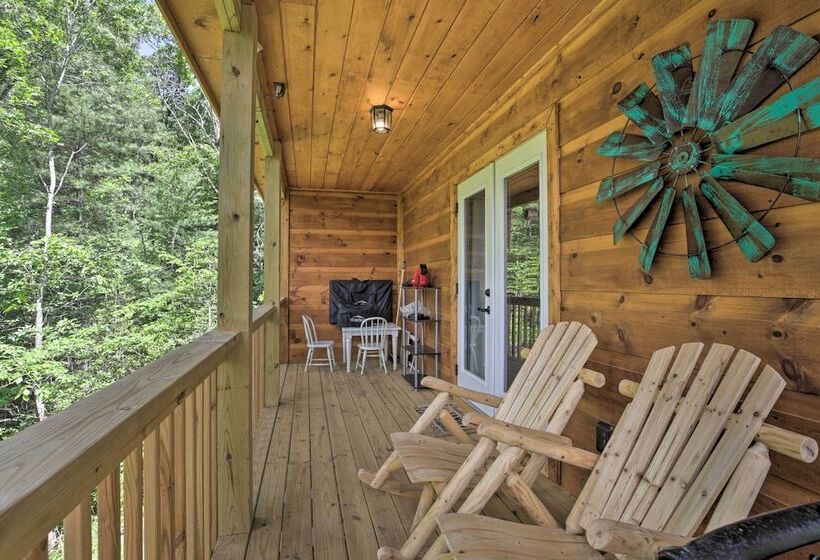 Private Hot Tub & Ev Charger: Cozy Murphy Cabin!