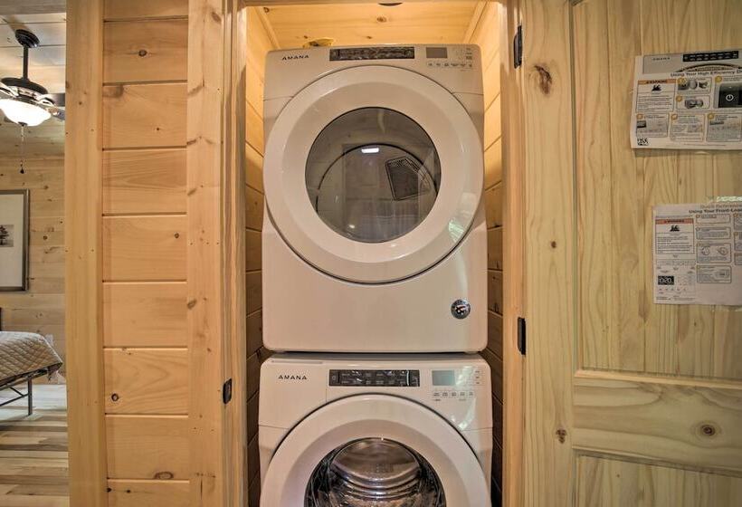 Private Hot Tub & Ev Charger: Cozy Murphy Cabin!