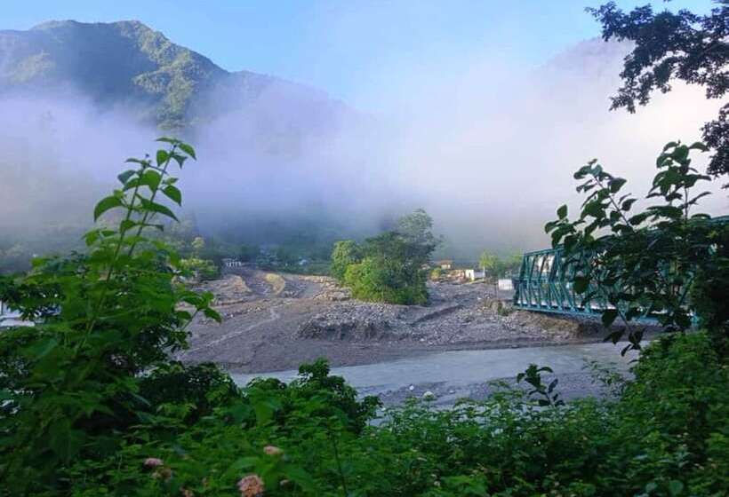 Qcent Woods Spa & Resort