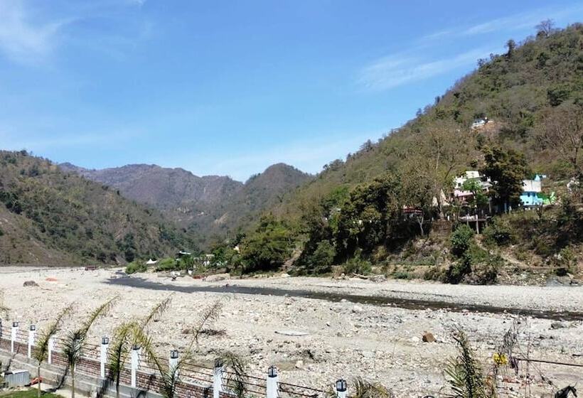 Qcent Woods Spa & Resort