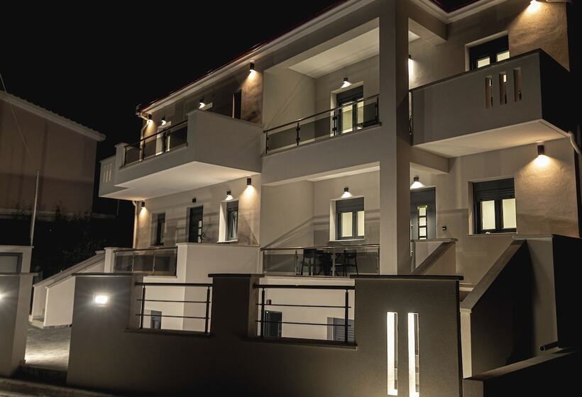 Rafkon Luxury Apartments   Myrina