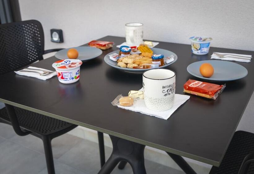 Rafkon Luxury Apartments   Myrina