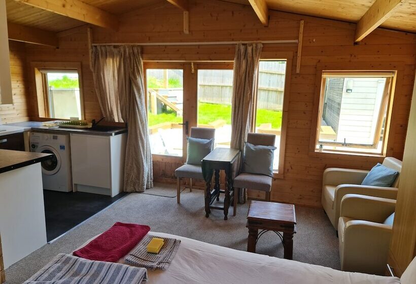 Remarkable 1 Bed Cabin In Hythe