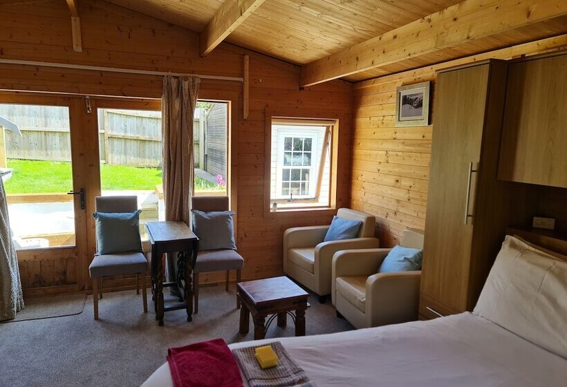 Remarkable 1 Bed Cabin In Hythe