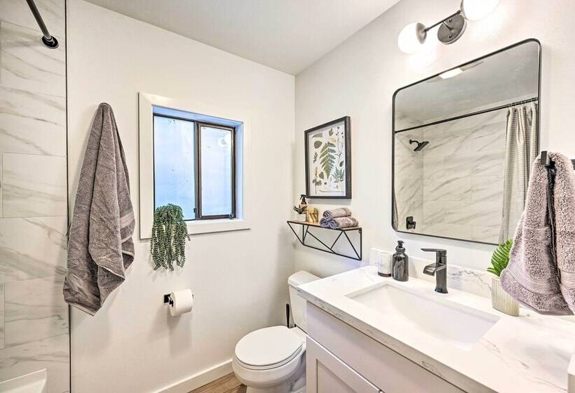 Remodeled Skykomish Escape W/ Loft + Hot Tub!