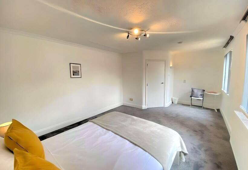 Резиденция Airport Comfy Stay