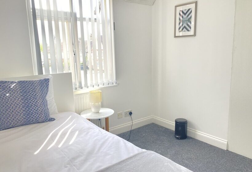 Резиденция Airport Comfy Stay