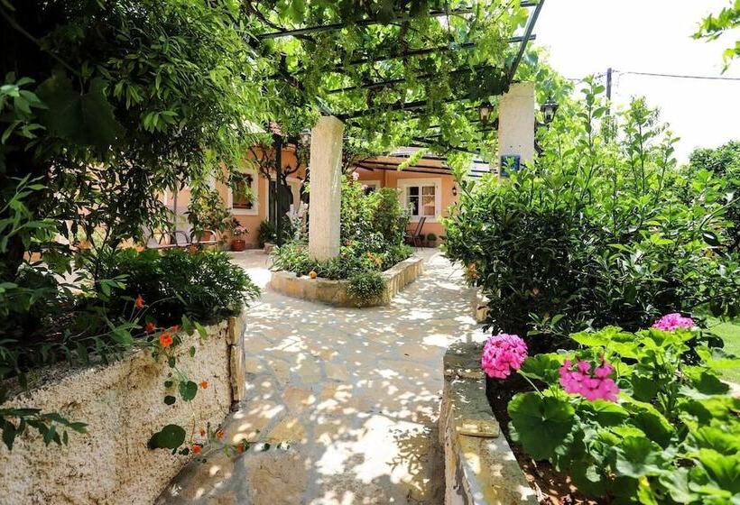 إقامة Beautiful 8 Bed House In Corfu