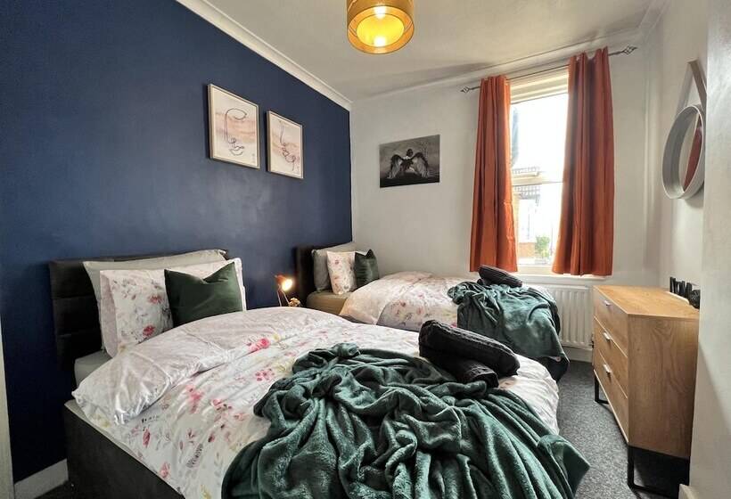 דירת נופש Captivating 2bed House In Southend Pet Friendly!