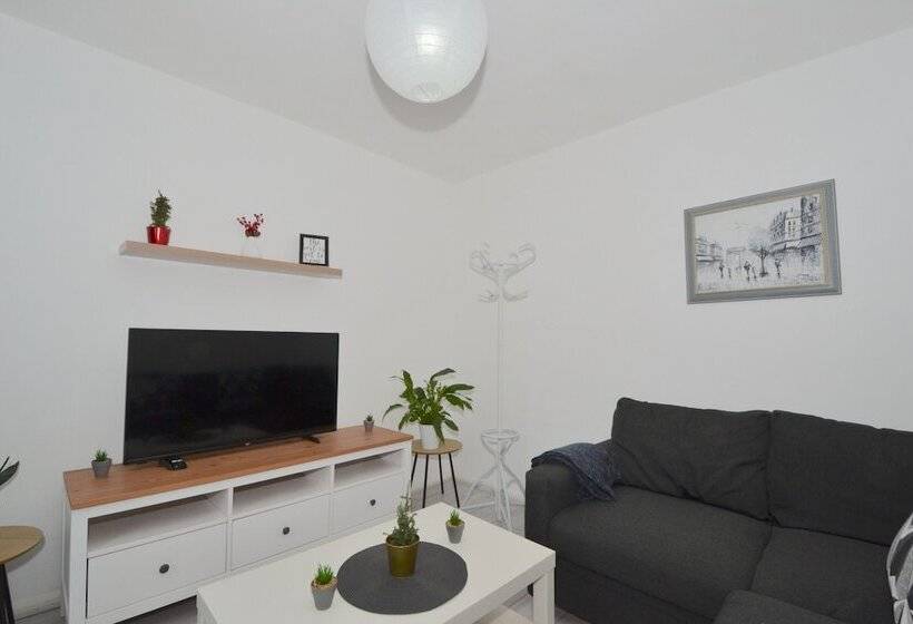 레지던스 Charming 5 Bed House In City Center And Car Park