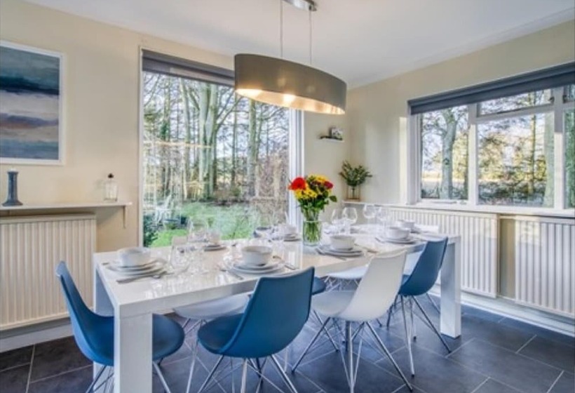 레지던스 Lovely 6 Bed Country House With Pool, Nr Arbroath