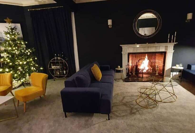 레지던스 Lovely 6 Bed Country House With Pool, Nr Arbroath