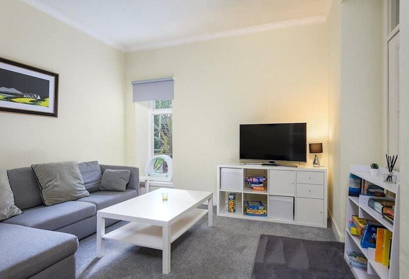 레지던스 Lovely 6 Bed Country House With Pool, Nr Arbroath