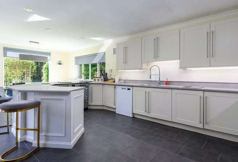 דירת נופש Lovely 6 Bed Country House With Pool, Nr Arbroath