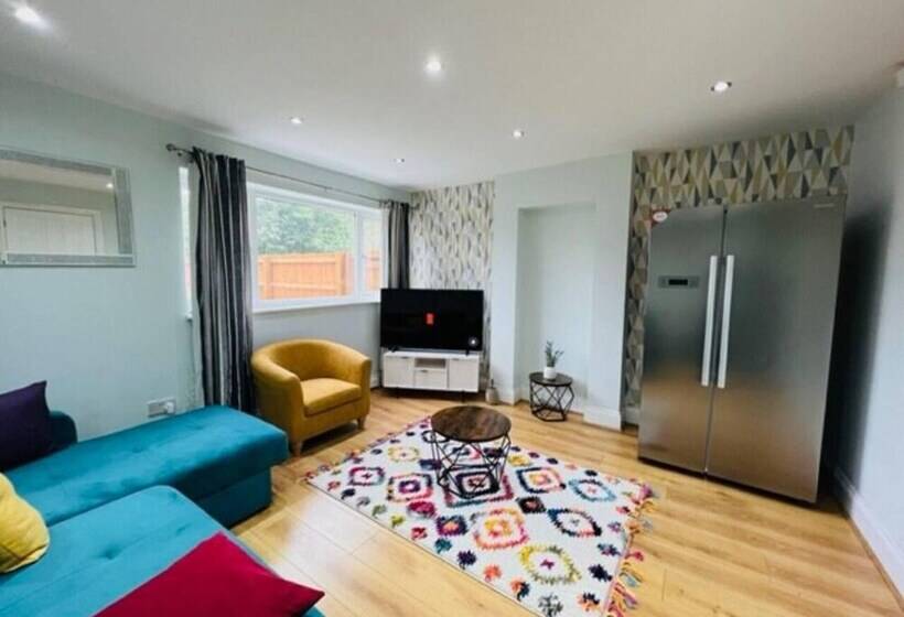 住所  Overbury Lodge, Birmingham With Free Parking