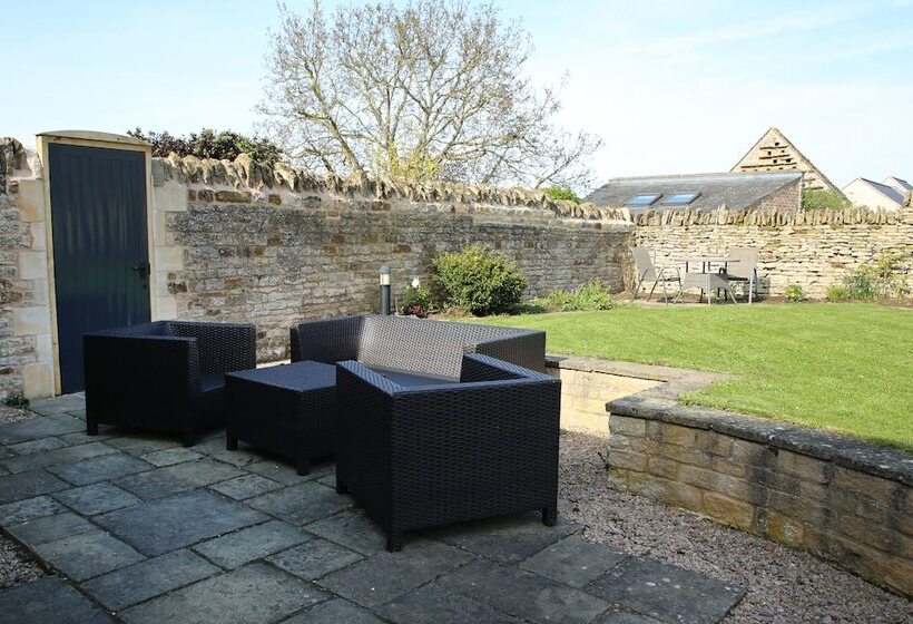 Резиденция Remarkable 3 Bed House In Easton On The Hill