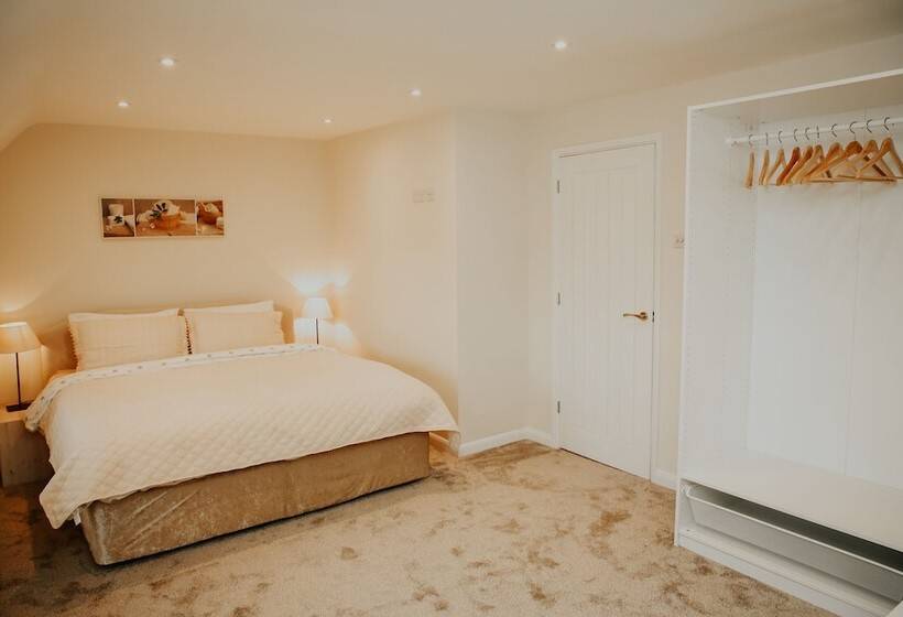 Резиденция Remarkable 3 Bed House In Easton On The Hill