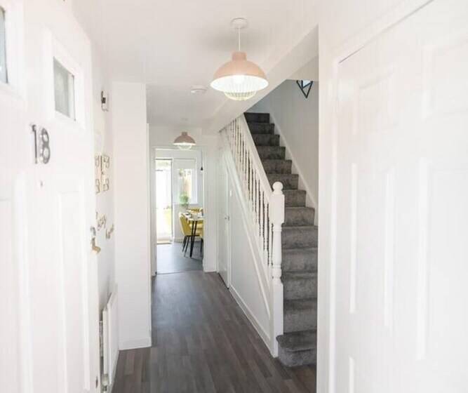 דירת נופש Spacious 3 Bed House Garden Parking Wifi Smart Tv