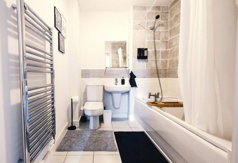 דירת נופש Stunning 2 Bed House In Sheffield