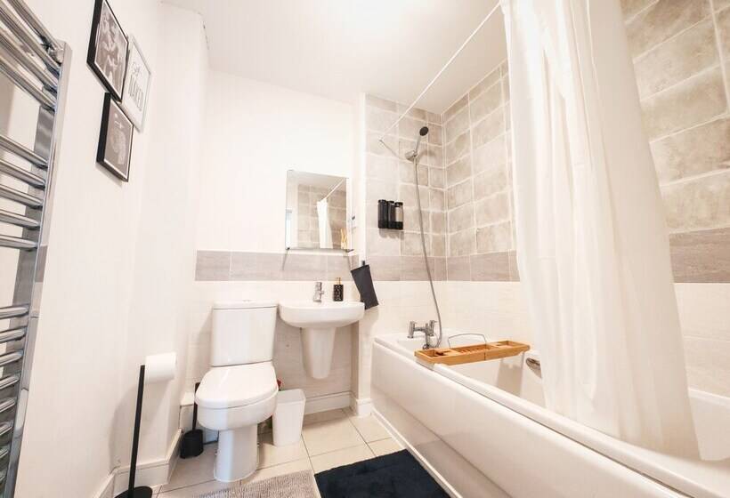 דירת נופש Stunning 2 Bed House In Sheffield