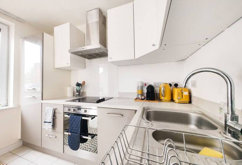 דירת נופש Stunning 2 Bed House In Sheffield