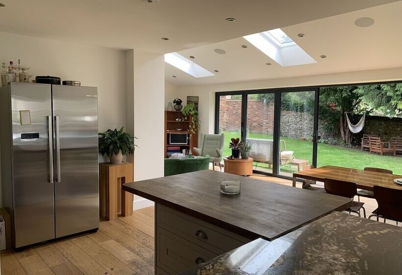 Резиденция Stunning 3 Bed House In Saffron Walden