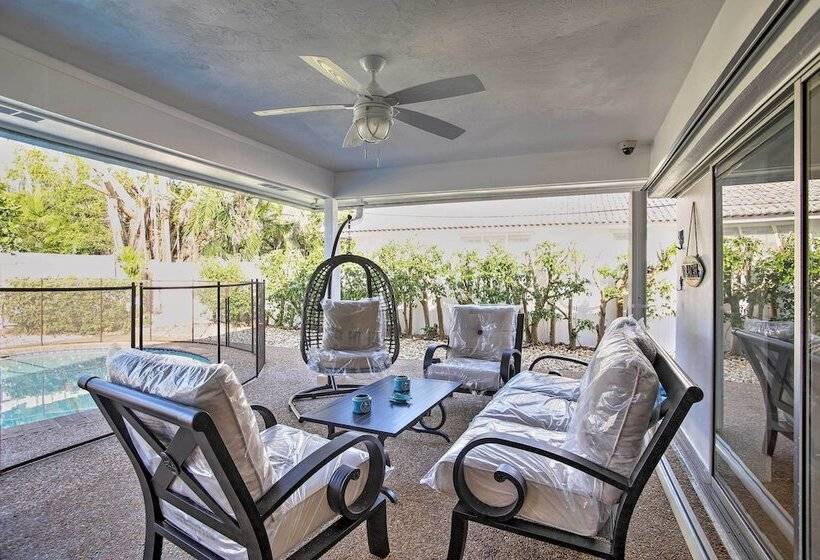 Riviera Beach Home W/ Pool   Walk To Beaches!