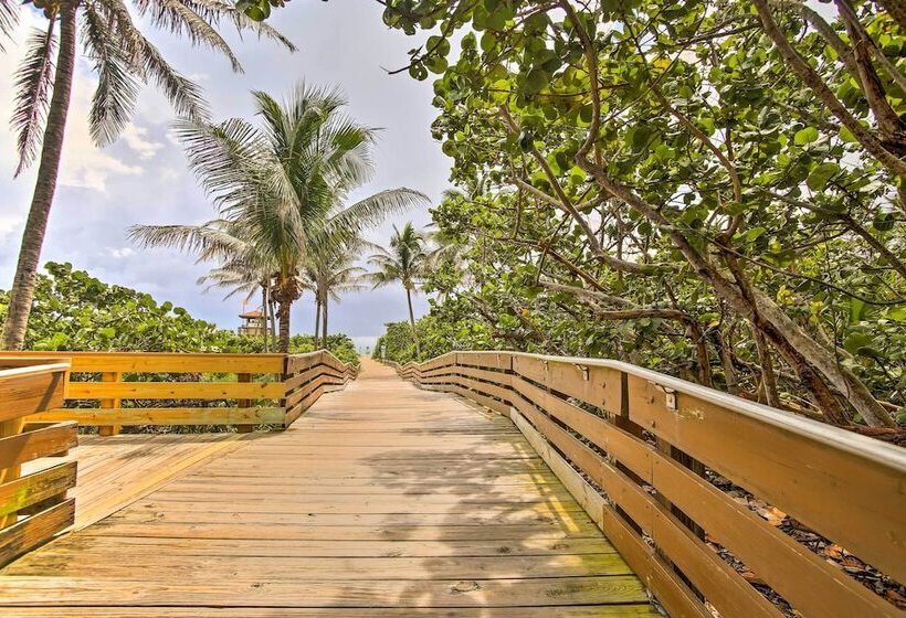 Riviera Beach Vacation Home W/ Pool: Walk To Beach