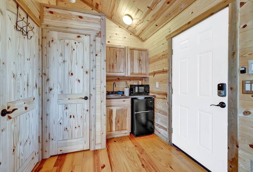 Rocky Ridge Cedar Cabin With Hot Tub & Amazing Views