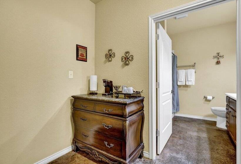 Romantic Oasis With Hot Tub Near Fred And Wineries!