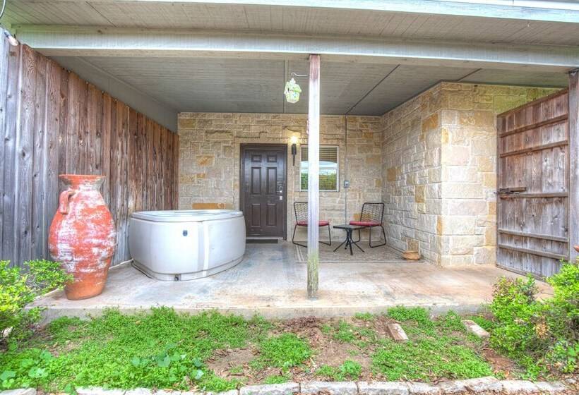 Romantic Private Cabin With Hot Tub 10 Mins To Fred!