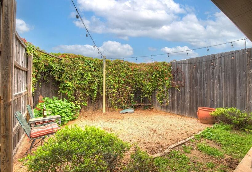 Romantic Private Cabin With Hot Tub 10 Mins To Fred!