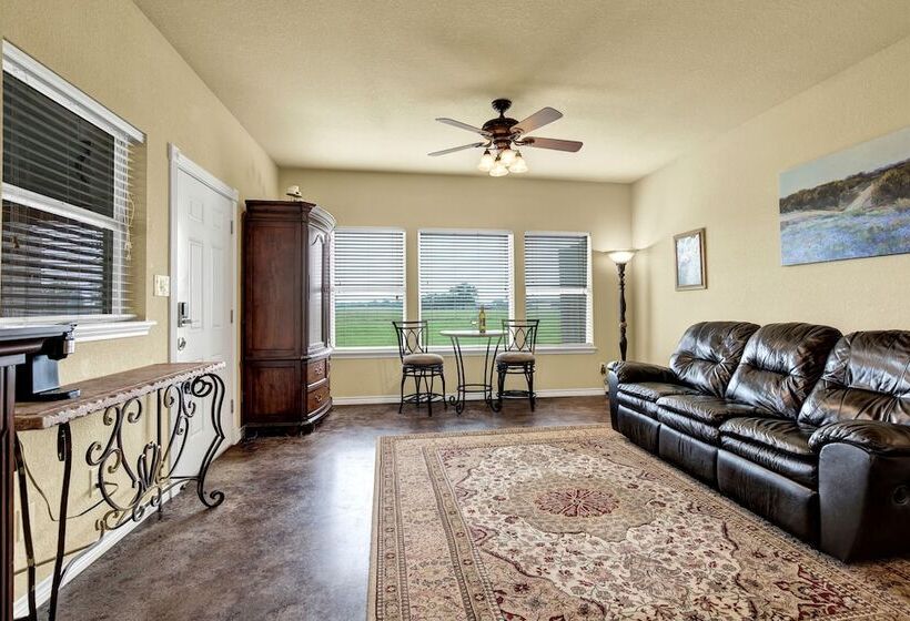 Romantic Private Cabin With Hot Tub 10 Mins To Fred!