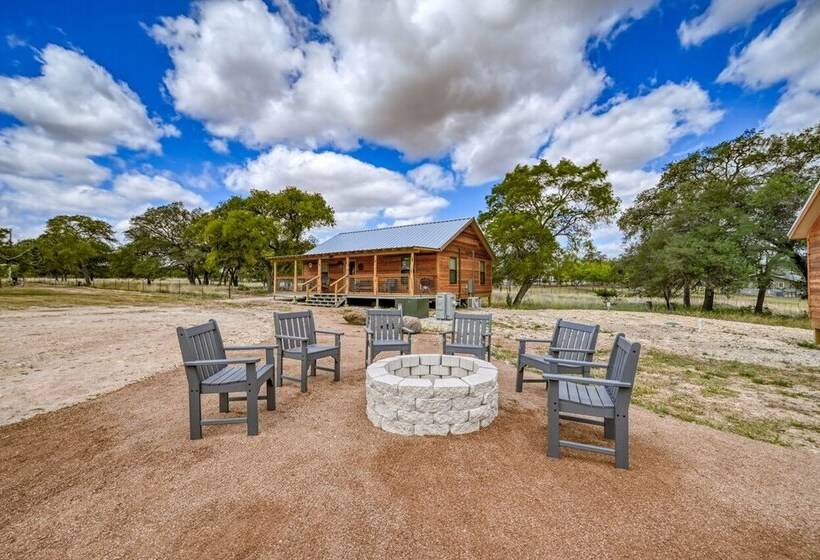 Rustic Cabin With Firepit And Grill   10 Mins To Main St