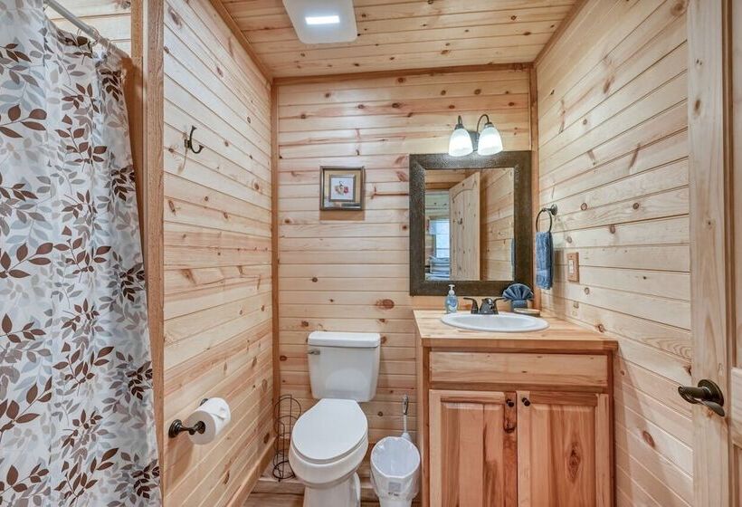 Rustic Cabin With Firepit And Grill   10 Mins To Main St