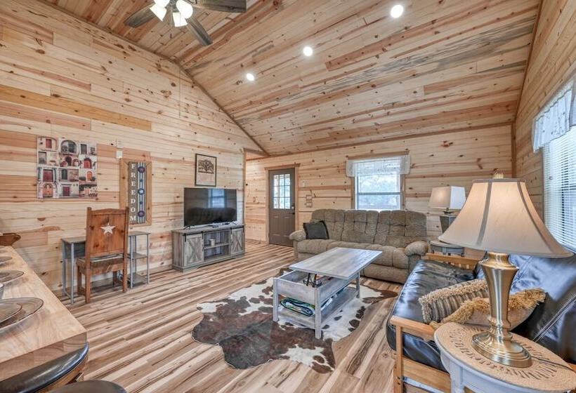 Rustic Cabin With Firepit And Grill   10 Mins To Main St