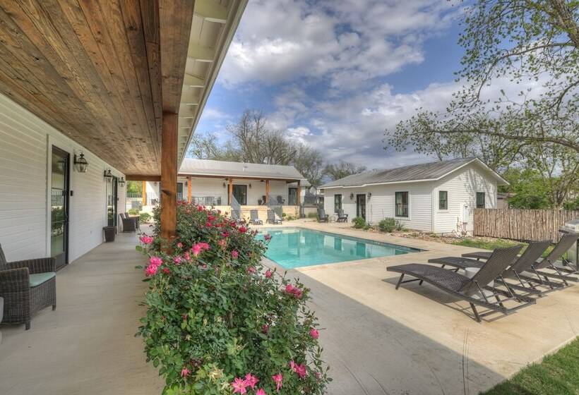 Schubert Inn Suite A With Pool Grill   2blks To Main