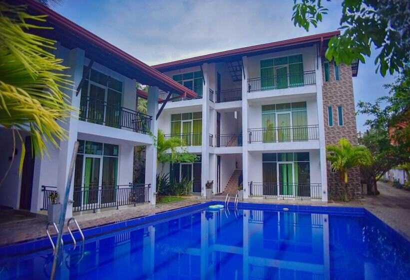 Shiromi Hotel Katunayaka