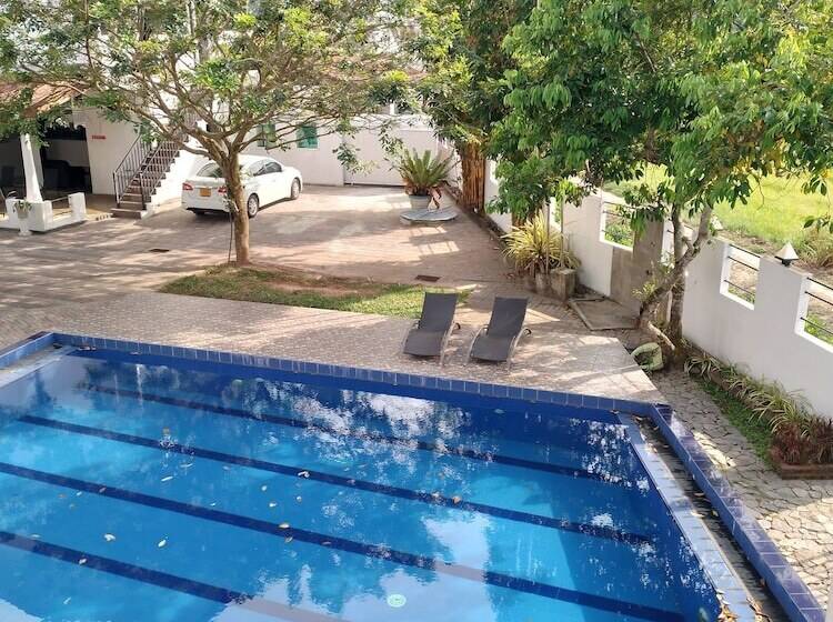 Shiromi Hotel Katunayaka