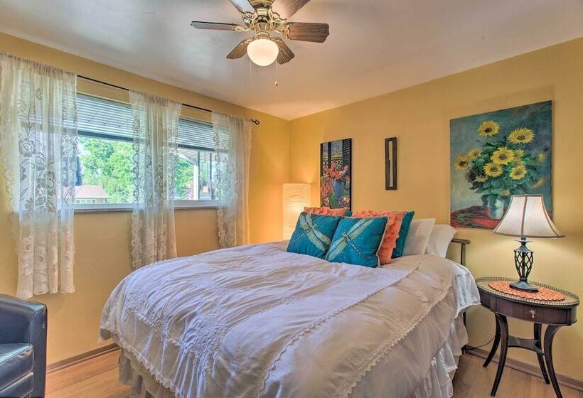 Private Lake: Home W/ Large Yard In Denver!